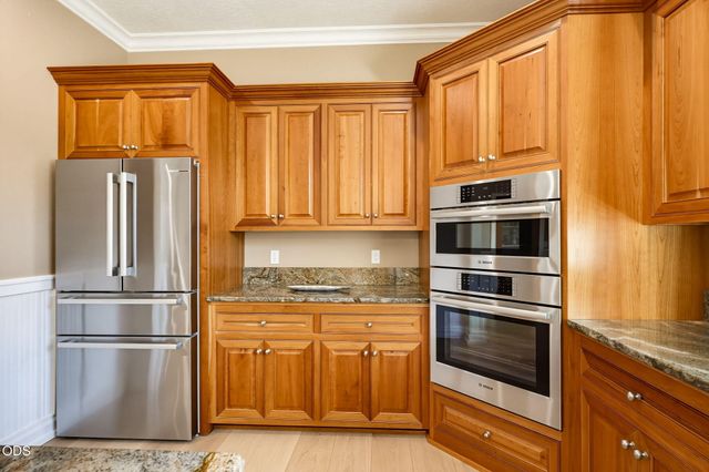 8158 Rogue River Highway, Grants Pass, OR 97527