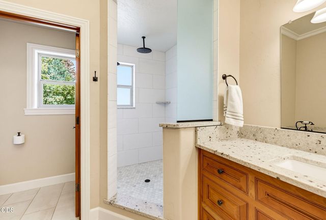 8158 Rogue River Highway, Grants Pass, OR 97527