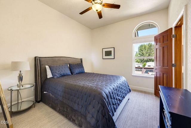 8158 Rogue River Highway, Grants Pass, OR 97527