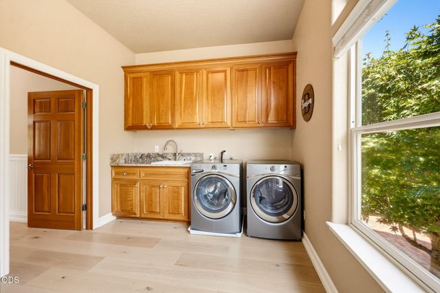 8158 Rogue River Highway, Grants Pass, OR 97527