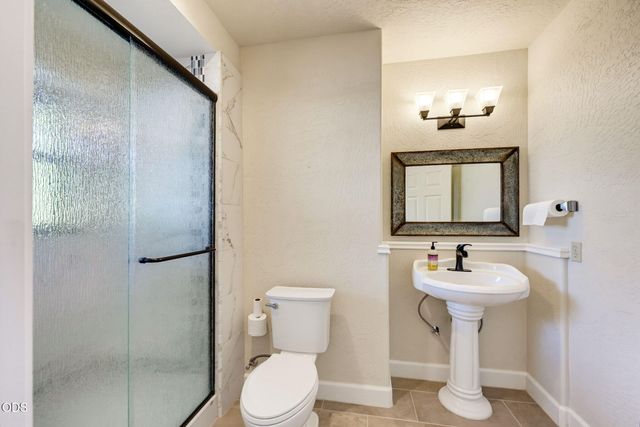 8158 Rogue River Highway, Grants Pass, OR 97527