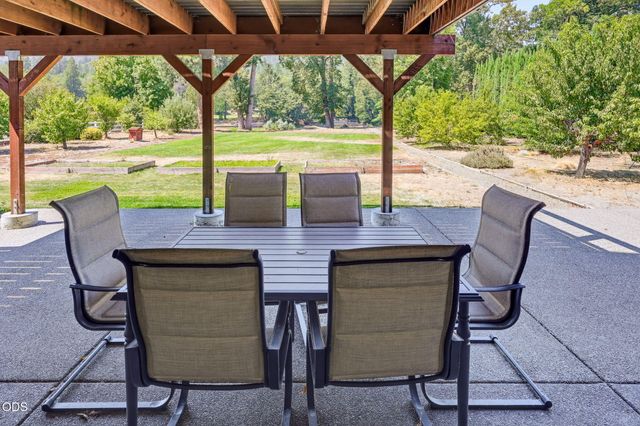 8158 Rogue River Highway, Grants Pass, OR 97527