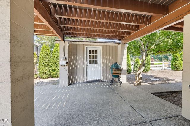 8158 Rogue River Highway, Grants Pass, OR 97527