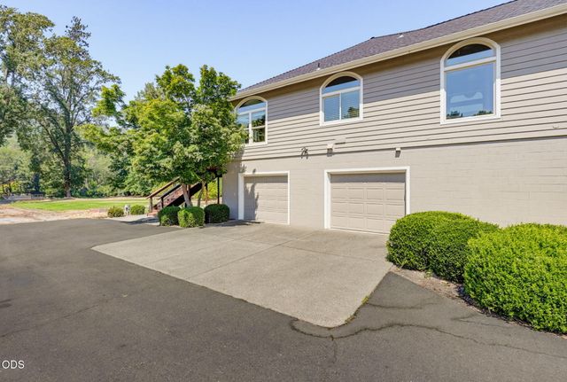 8158 Rogue River Highway, Grants Pass, OR 97527