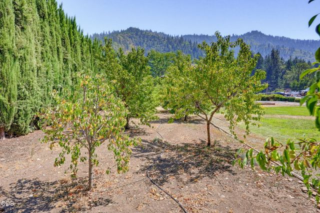 8158 Rogue River Highway, Grants Pass, OR 97527