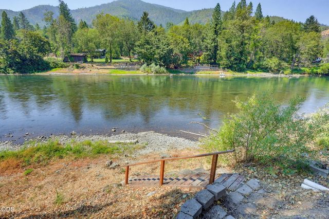 8158 Rogue River Highway, Grants Pass, OR 97527