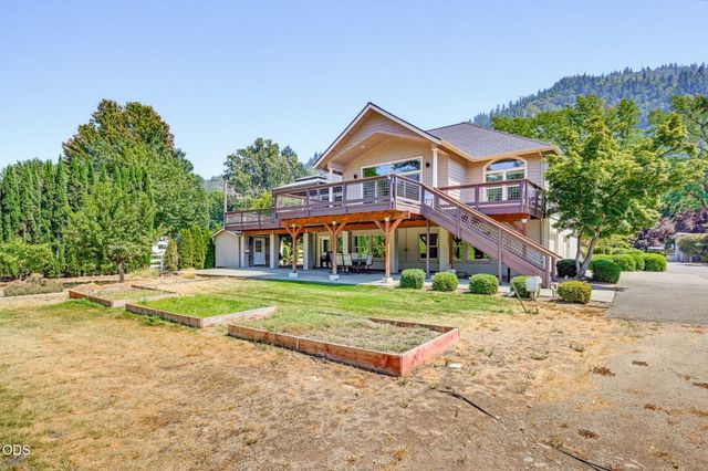 8158 Rogue River Highway, Grants Pass, OR 97527