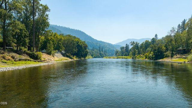 8158 Rogue River Highway, Grants Pass, OR 97527