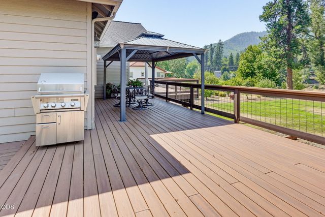 8158 Rogue River Highway, Grants Pass, OR 97527