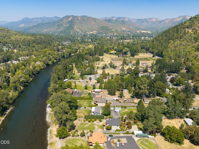 8158 Rogue River Highway, Grants Pass, OR 97527