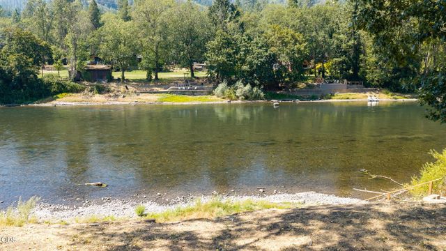 8158 Rogue River Highway, Grants Pass, OR 97527