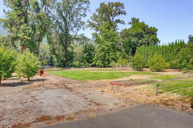 8158 Rogue River Highway, Grants Pass, OR 97527