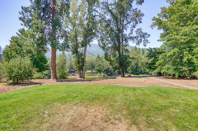 8158 Rogue River Highway, Grants Pass, OR 97527