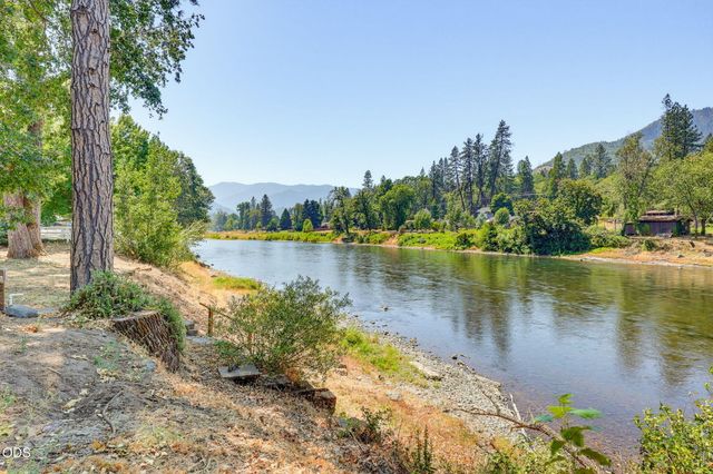 8158 Rogue River Highway, Grants Pass, OR 97527