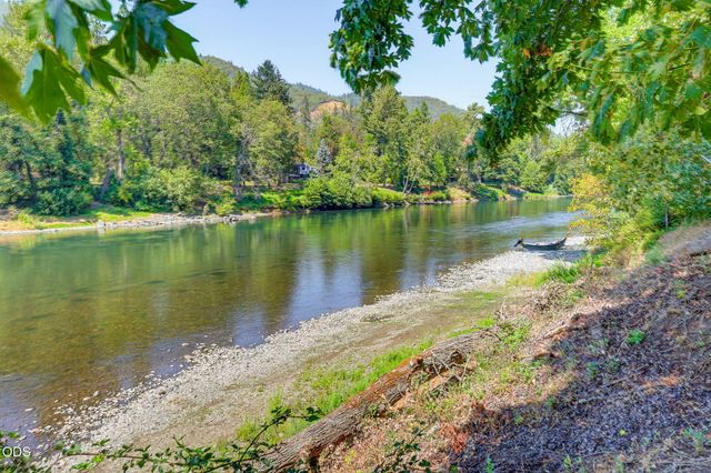 8158 Rogue River Highway, Grants Pass, OR 97527