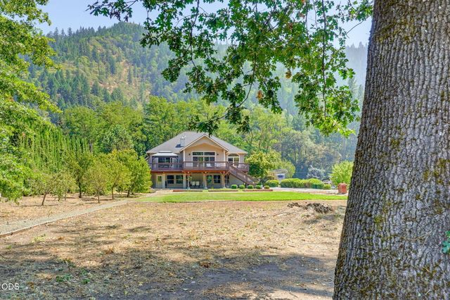 8158 Rogue River Highway, Grants Pass, OR 97527