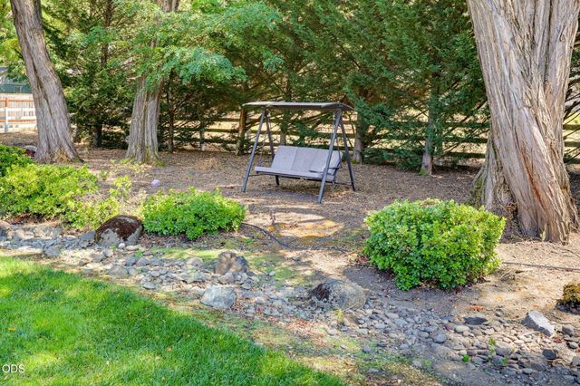 8158 Rogue River Highway, Grants Pass, OR 97527