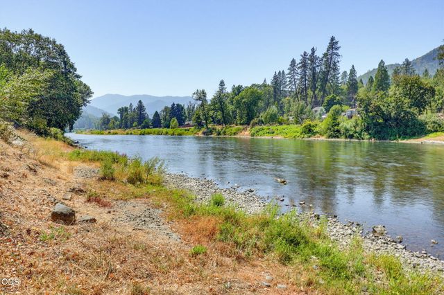 8158 Rogue River Highway, Grants Pass, OR 97527