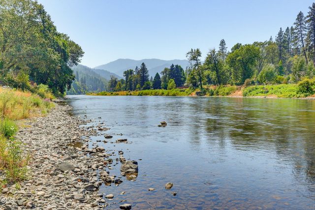 8158 Rogue River Highway, Grants Pass, OR 97527