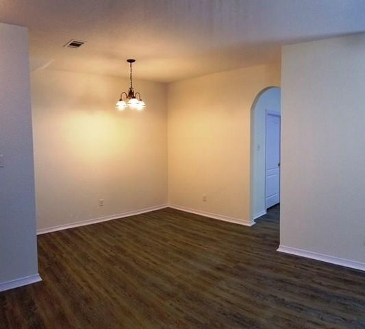 100 Commonwealth Circle, Waxahachie, TX 75165