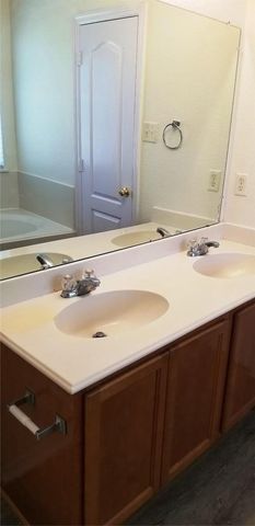100 Commonwealth Circle, Waxahachie, TX 75165