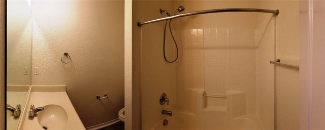 100 Commonwealth Circle, Waxahachie, TX 75165