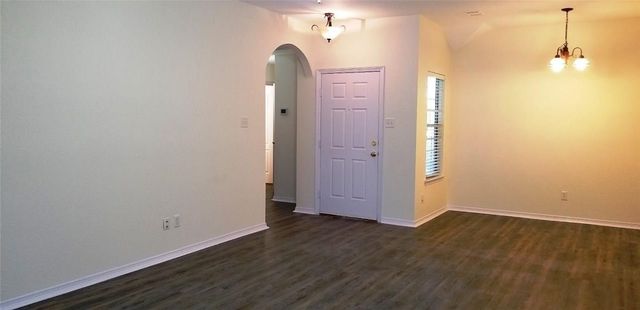 100 Commonwealth Circle, Waxahachie, TX 75165