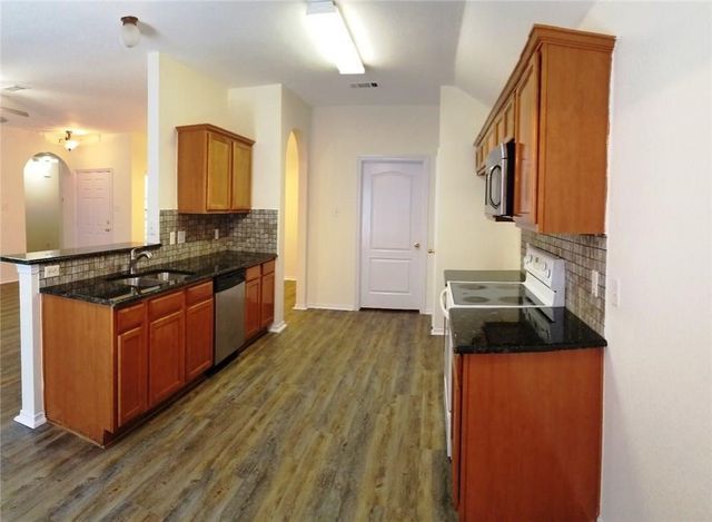 100 Commonwealth Circle, Waxahachie, TX 75165