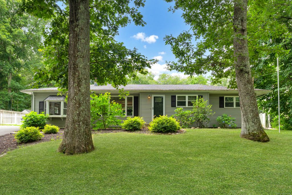90 Cedar Hill Road, Guilford, CT 06437