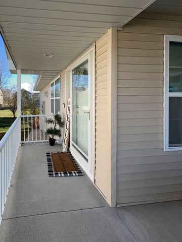 7502 Summerset Avenue NE, Cedar Rapids, IA 52402