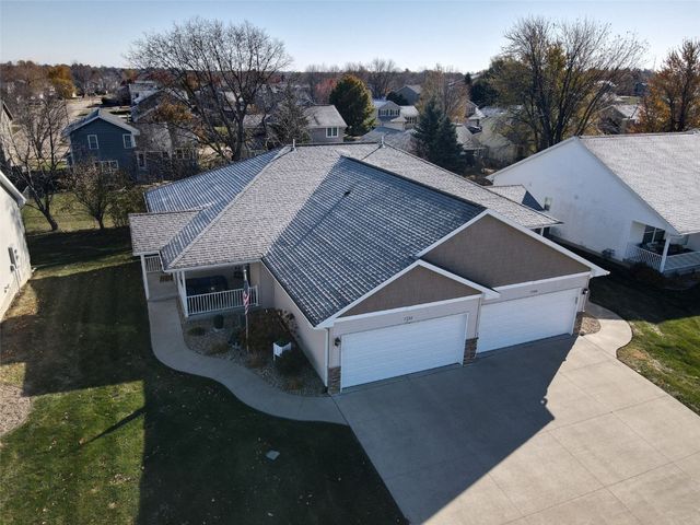7502 Summerset Avenue NE, Cedar Rapids, IA 52402