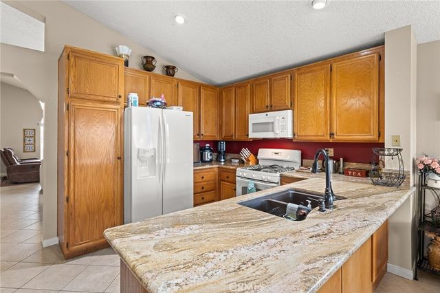 1154 Fairway Oaks, Banning, CA 92220
