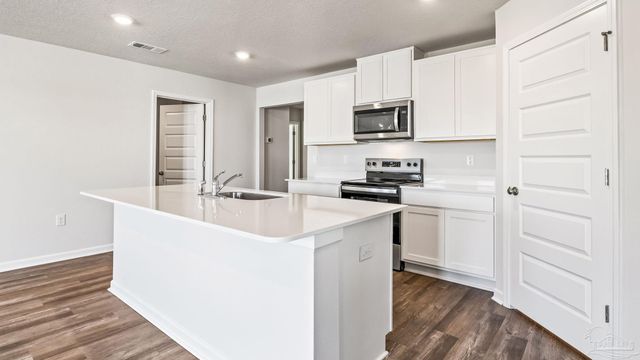1986 Wiregrass St, Navarre, FL 32566
