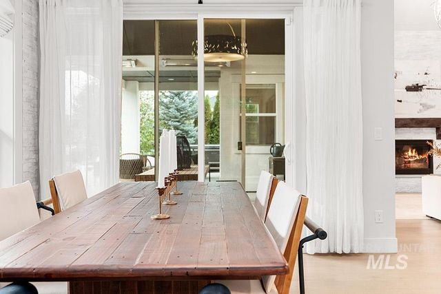 1552 W Windbreaker Ln, Eagle, ID 83616