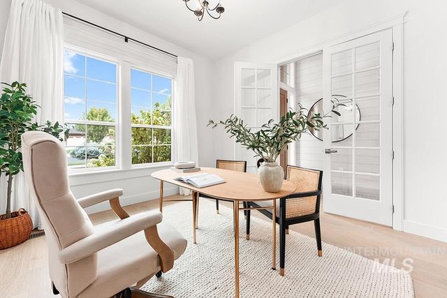 1552 W Windbreaker Ln, Eagle, ID 83616