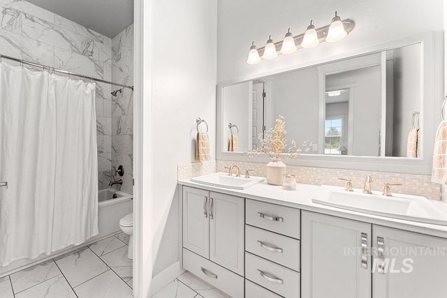 1552 W Windbreaker Ln, Eagle, ID 83616