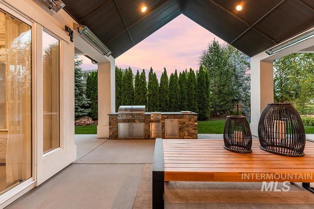 1552 W Windbreaker Ln, Eagle, ID 83616