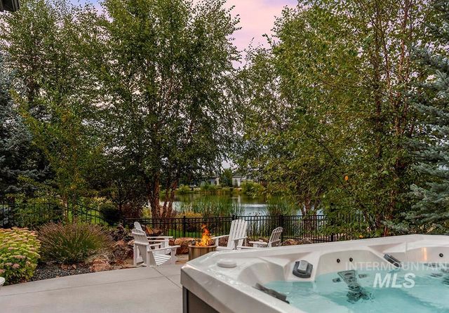 1552 W Windbreaker Ln, Eagle, ID 83616