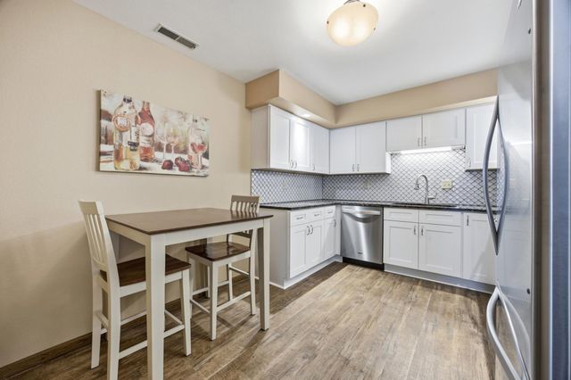 326 10th Avenue S 2, Fargo, ND 58103