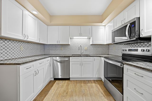 326 10th Avenue S 2, Fargo, ND 58103