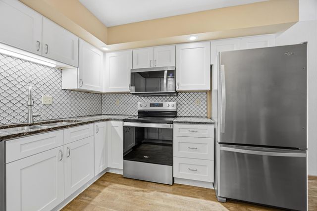 326 10th Avenue S 2, Fargo, ND 58103