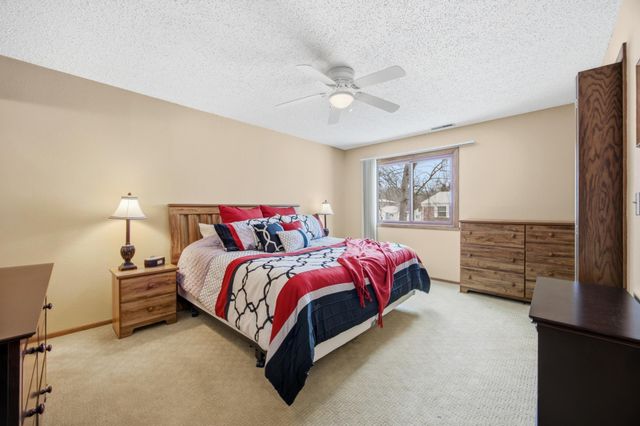 326 10th Avenue S 2, Fargo, ND 58103