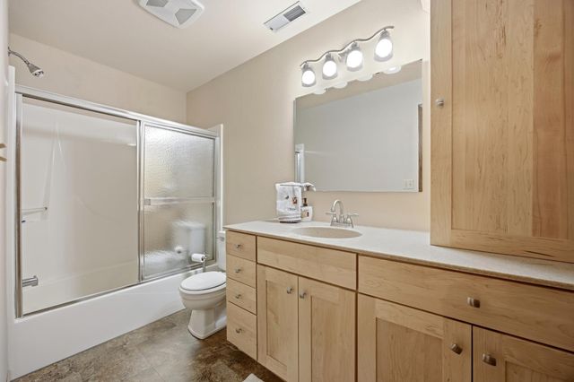 326 10th Avenue S 2, Fargo, ND 58103