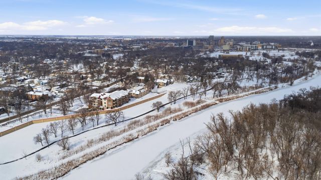 326 10th Avenue S 2, Fargo, ND 58103