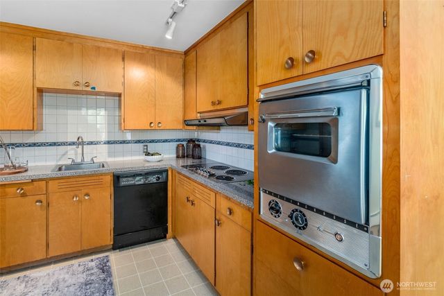 5320 S Kenyon Street, Seattle, WA 98118