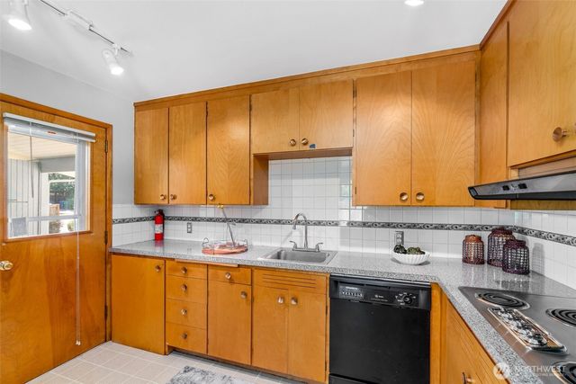 5320 S Kenyon Street, Seattle, WA 98118
