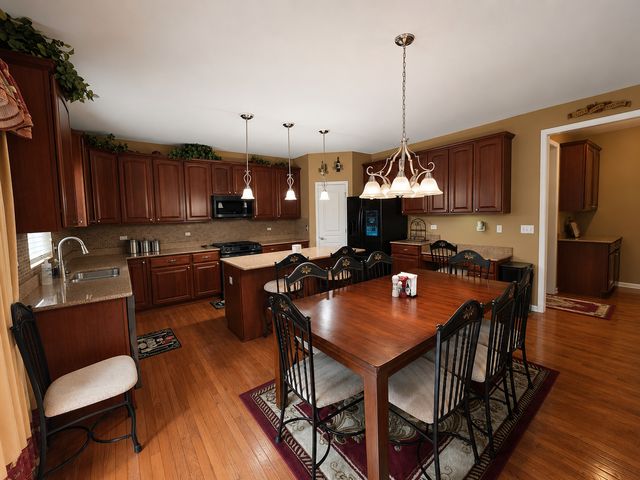 4 Snead Court, Bolingbrook, IL 60490