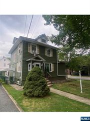 883 Ray Avenue, Ridgefield, NJ 07657
