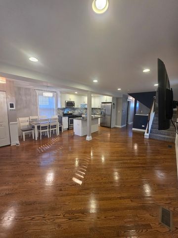 7719 S Rhodes Avenue, Chicago, IL 60619