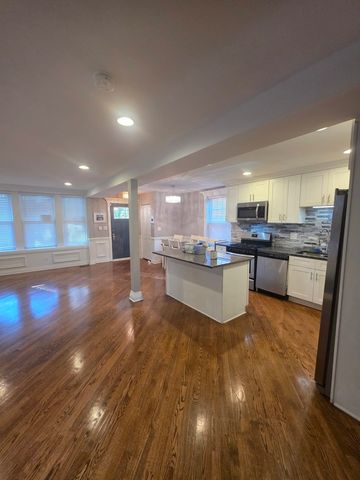 7719 S Rhodes Avenue, Chicago, IL 60619